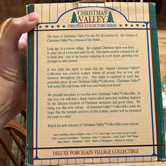 1994 CHRISTMAS VALLEY COLLECTIBLE MAPLEWOOD FARM LIGHTED BUILDING - Picture 11 of 12